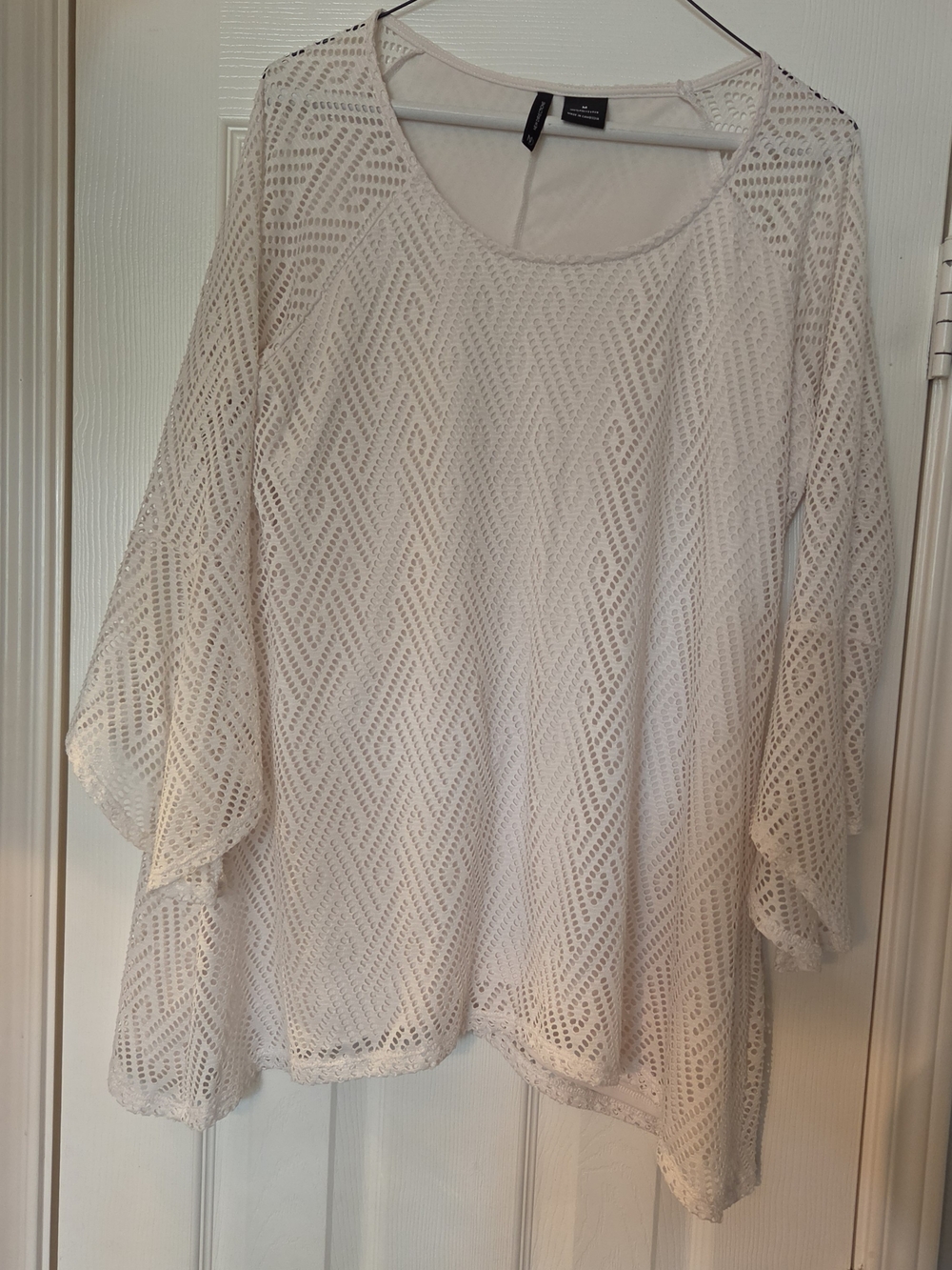 New Directions Open Knit Pattern Tunic in White. Medium